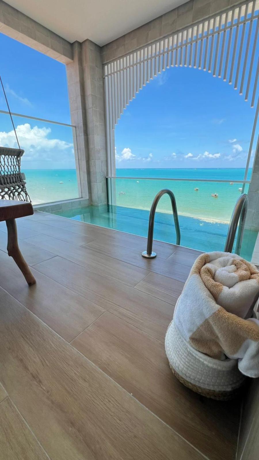 Quarto com Cama King-size e Vista do Mar